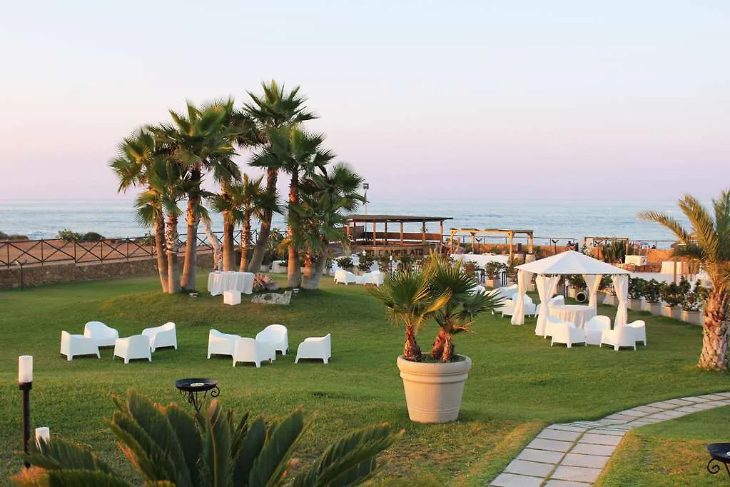 Hotel Capo Campolato Brucoli 4*,